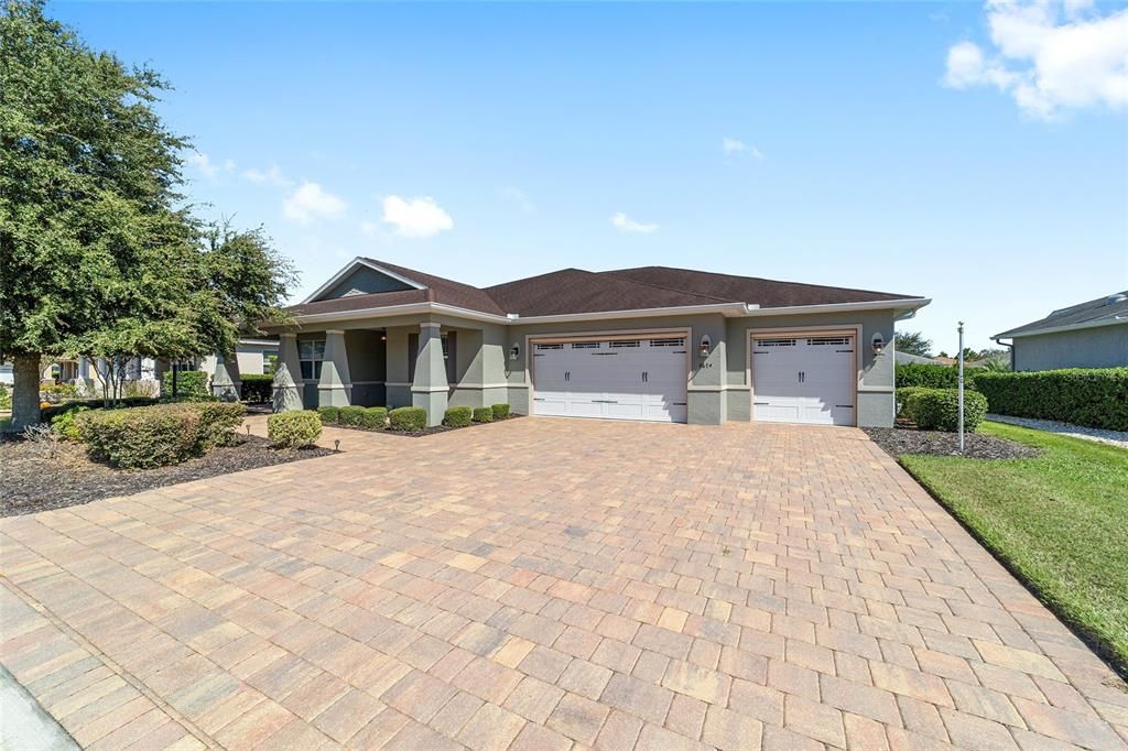 For Sale: $442,000 (3 beds, 3 baths, 2450 Square Feet)