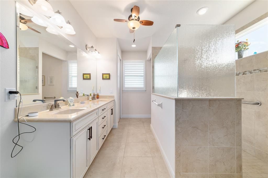 For Sale: $442,000 (3 beds, 3 baths, 2450 Square Feet)