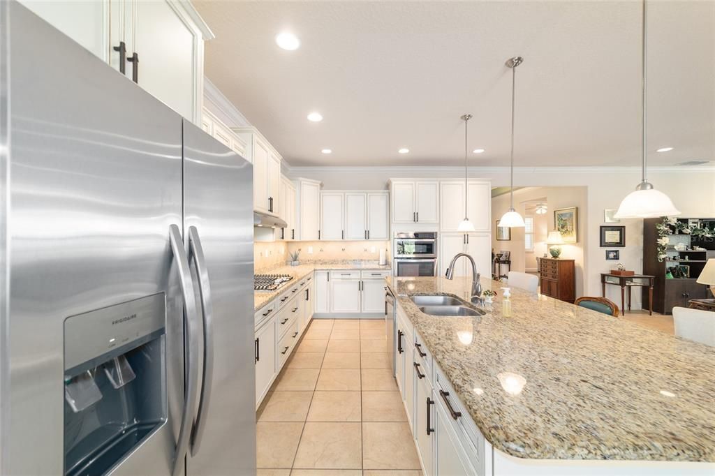 For Sale: $442,000 (3 beds, 3 baths, 2450 Square Feet)