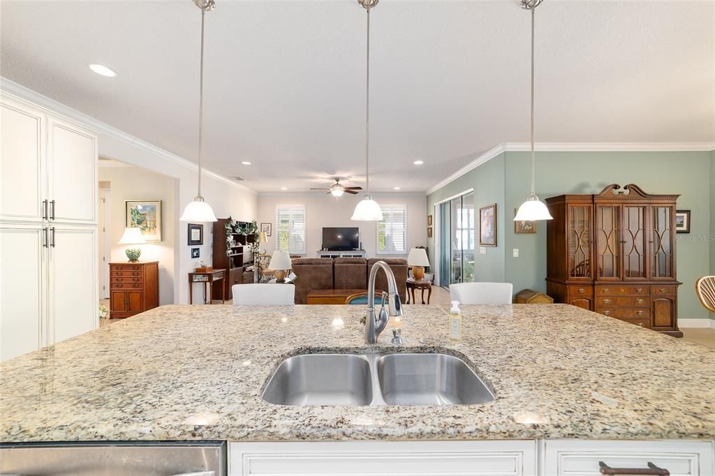 For Sale: $442,000 (3 beds, 3 baths, 2450 Square Feet)