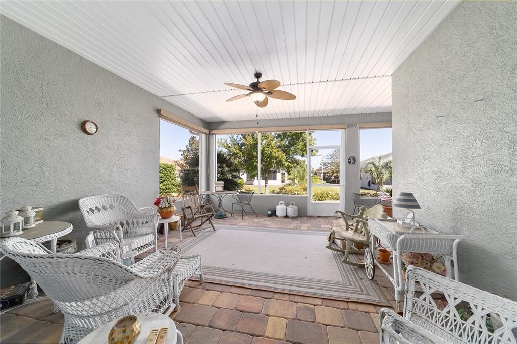 For Sale: $442,000 (3 beds, 3 baths, 2450 Square Feet)