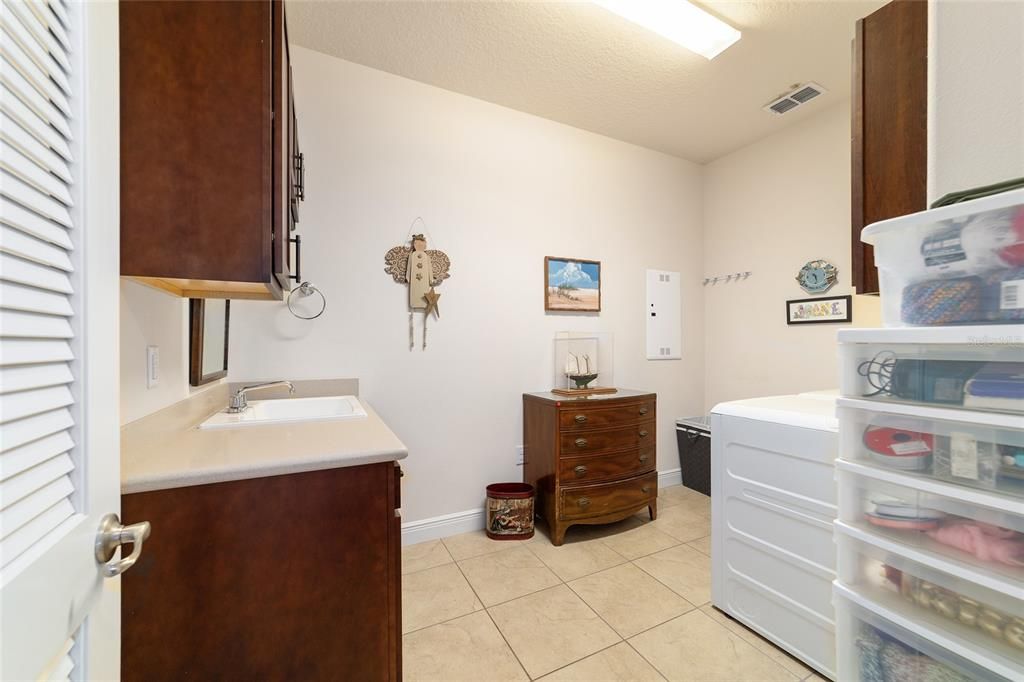 For Sale: $442,000 (3 beds, 3 baths, 2450 Square Feet)