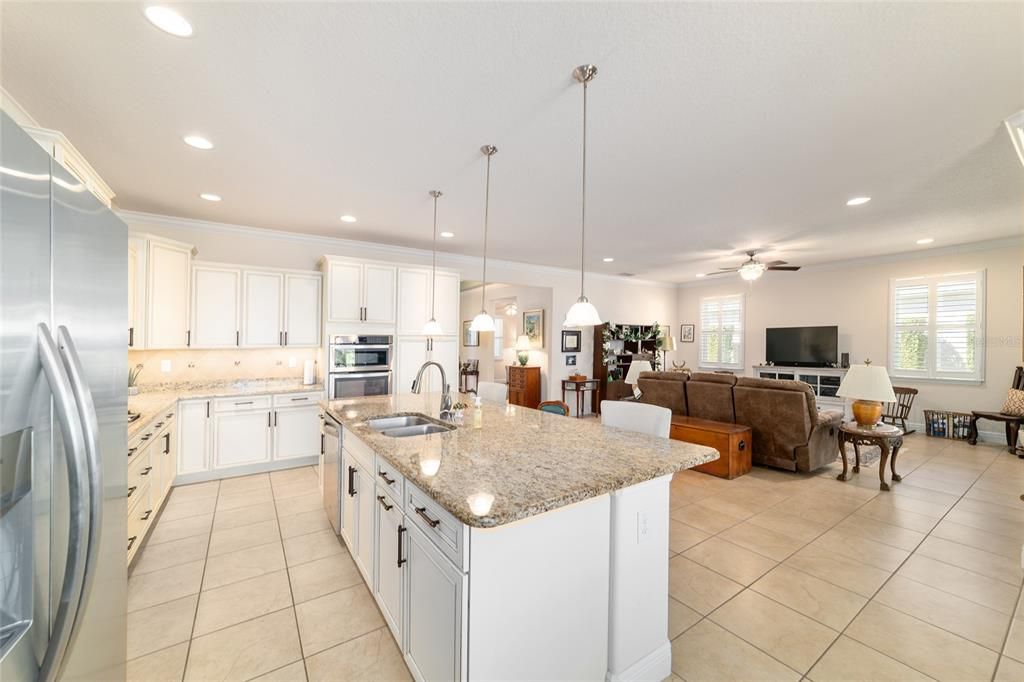 For Sale: $442,000 (3 beds, 3 baths, 2450 Square Feet)