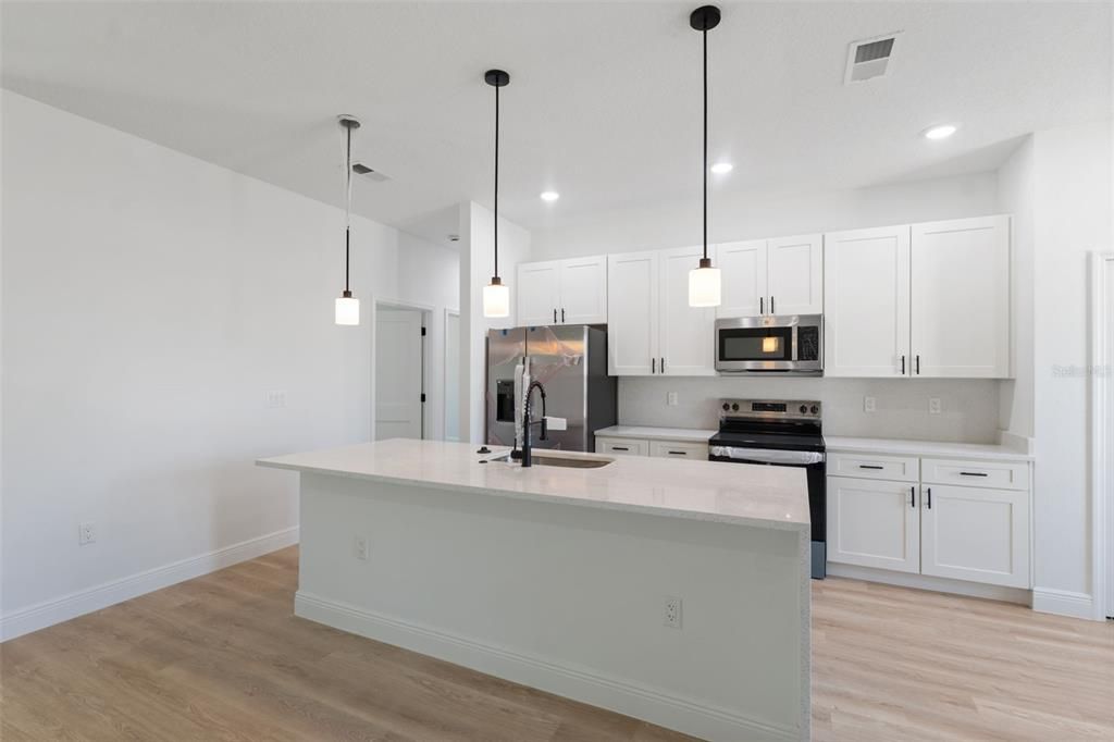 For Sale: $305,000 (4 beds, 2 baths, 1751 Square Feet)