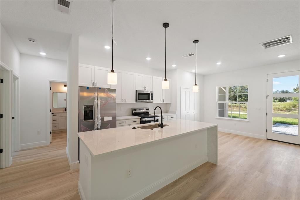 For Sale: $305,000 (4 beds, 2 baths, 1751 Square Feet)