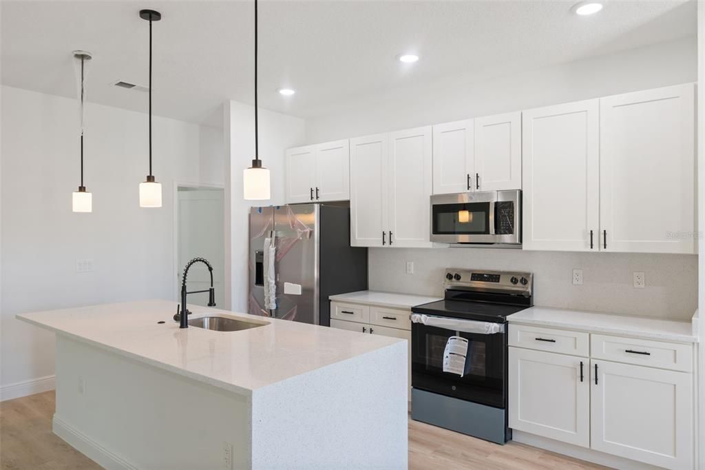 For Sale: $305,000 (4 beds, 2 baths, 1751 Square Feet)