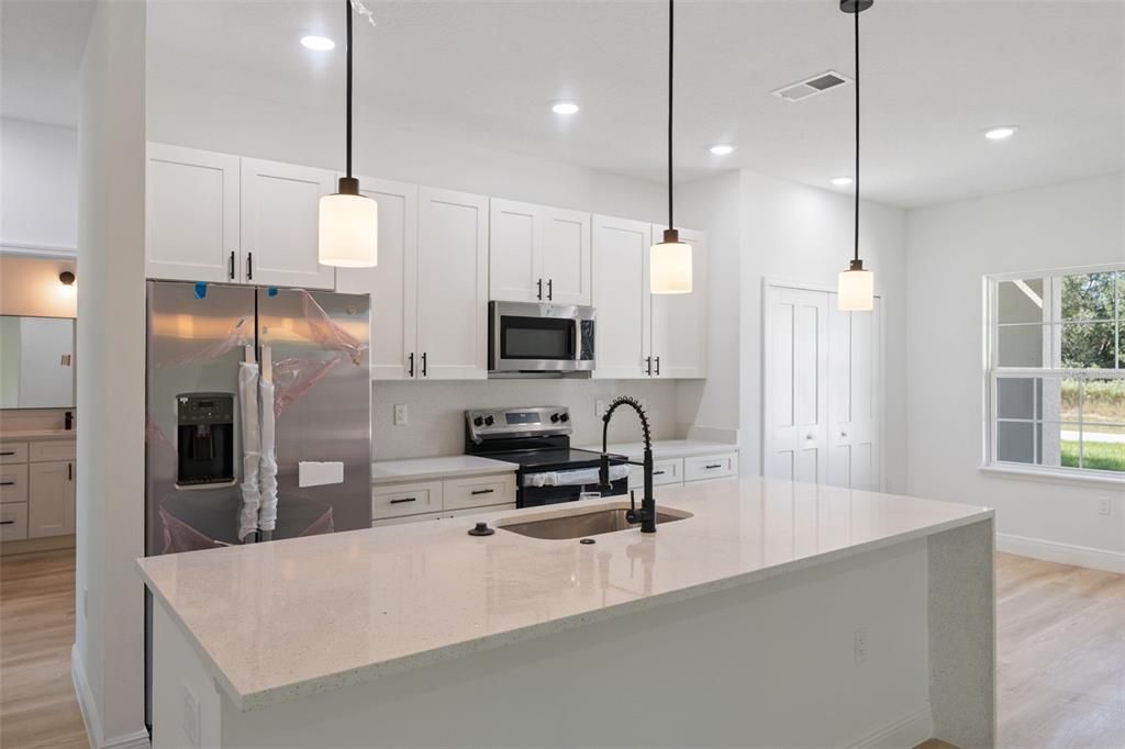 For Sale: $305,000 (4 beds, 2 baths, 1751 Square Feet)