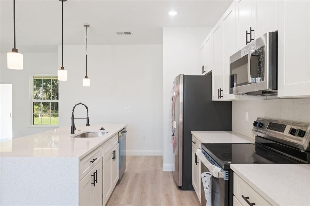 For Sale: $305,000 (4 beds, 2 baths, 1751 Square Feet)