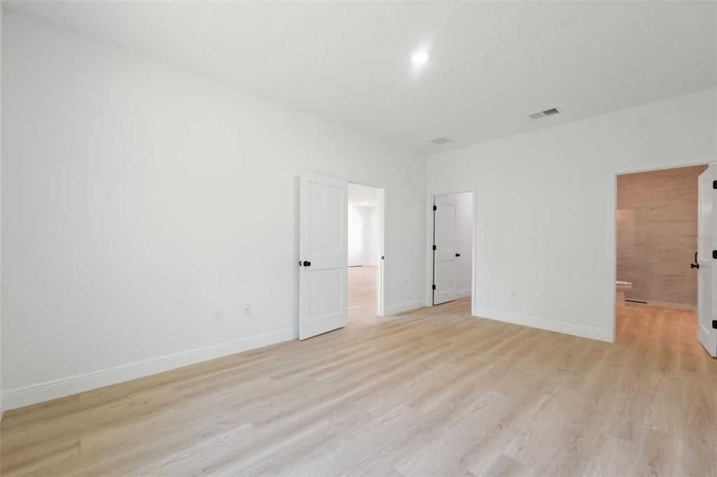 For Sale: $305,000 (4 beds, 2 baths, 1751 Square Feet)