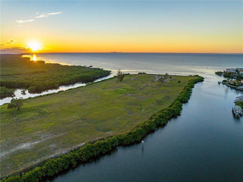 Под контрактом: $225,000 (0.24 acres)