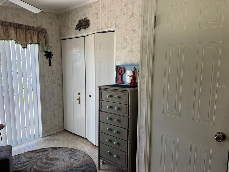 For Sale: $165,000 (2 beds, 2 baths, 1269 Square Feet)