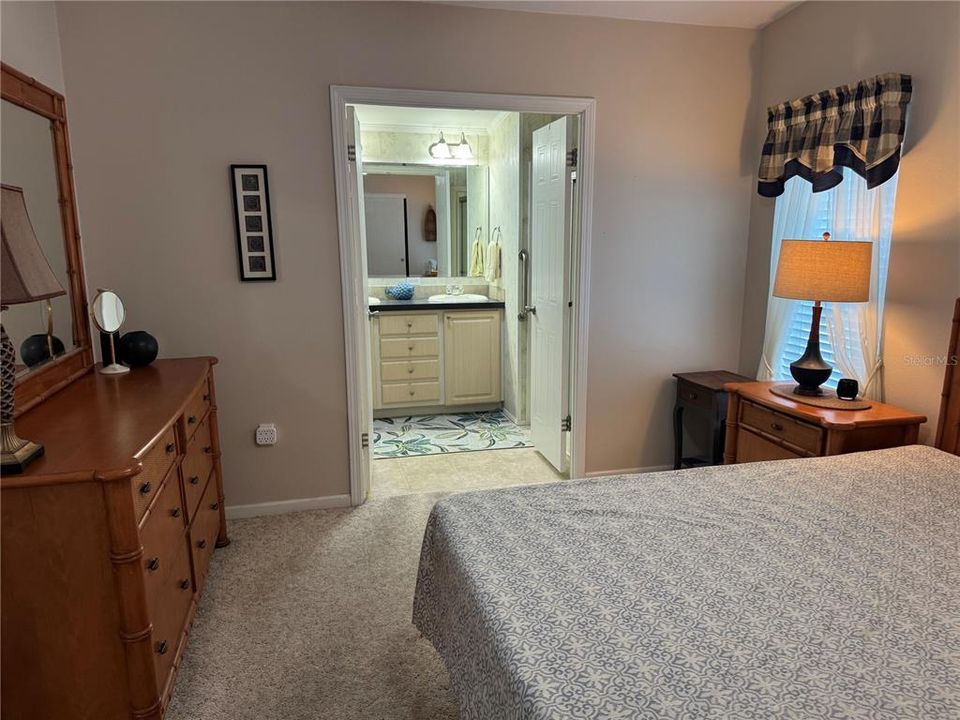 For Sale: $165,000 (2 beds, 2 baths, 1269 Square Feet)