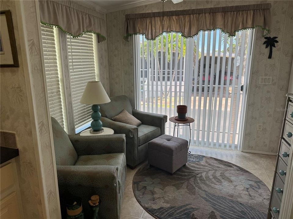 For Sale: $165,000 (2 beds, 2 baths, 1269 Square Feet)