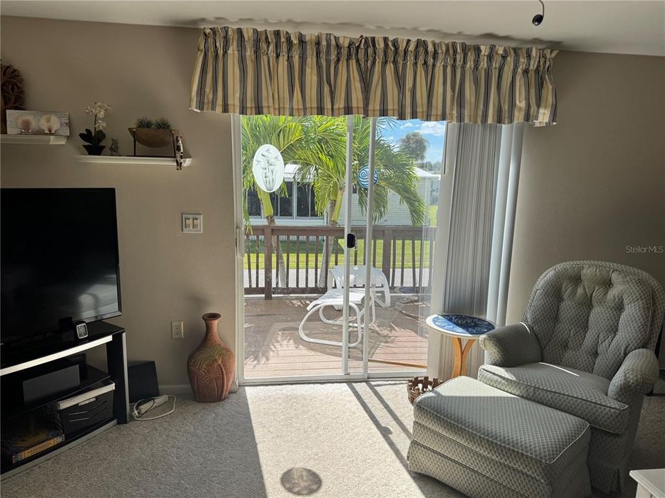 For Sale: $165,000 (2 beds, 2 baths, 1269 Square Feet)