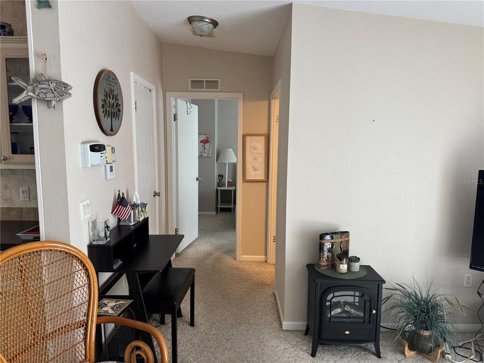 For Sale: $165,000 (2 beds, 2 baths, 1269 Square Feet)