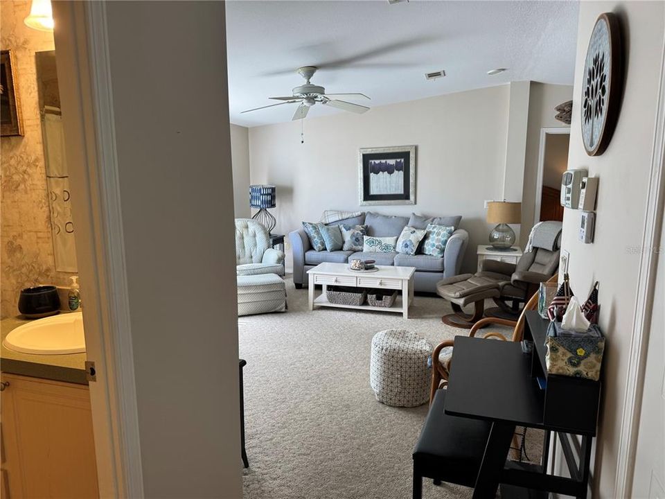 For Sale: $165,000 (2 beds, 2 baths, 1269 Square Feet)