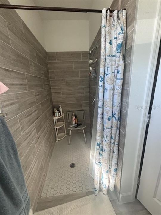 For Rent: $1,800 (4 beds, 2 baths, 1682 Square Feet)