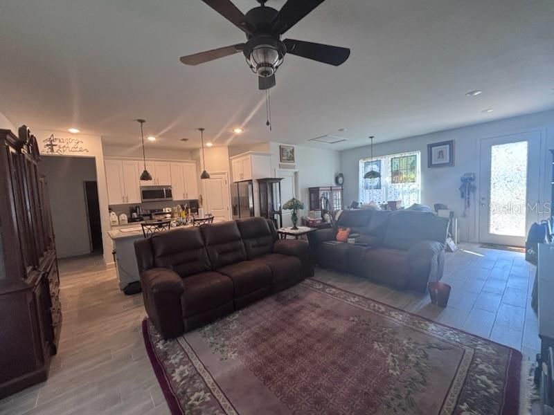 For Rent: $1,800 (4 beds, 2 baths, 1682 Square Feet)