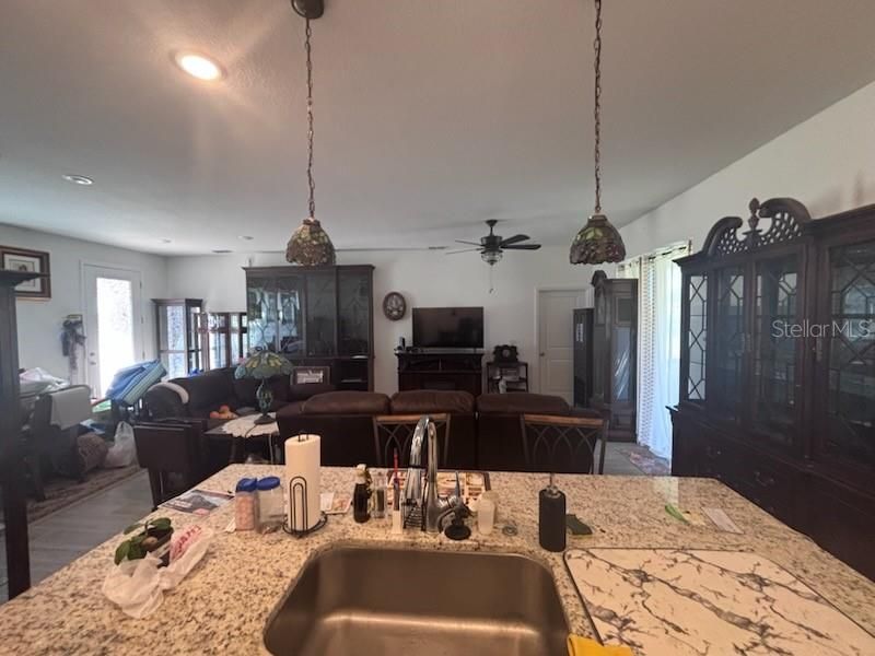 For Rent: $1,800 (4 beds, 2 baths, 1682 Square Feet)