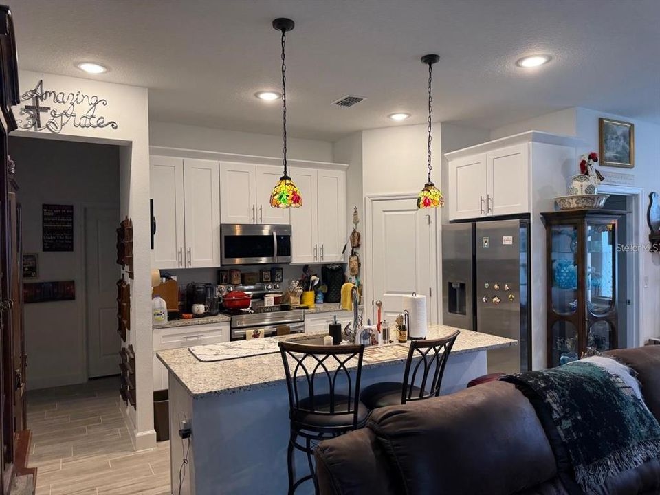 For Rent: $1,800 (4 beds, 2 baths, 1682 Square Feet)