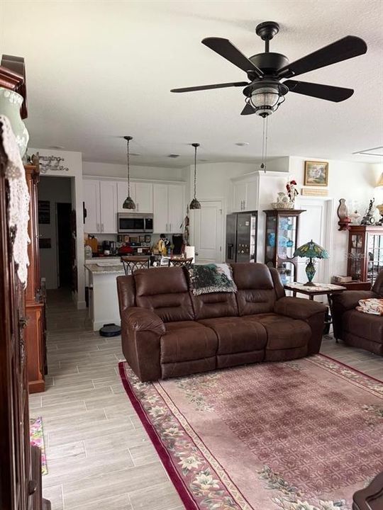 For Rent: $1,800 (4 beds, 2 baths, 1682 Square Feet)