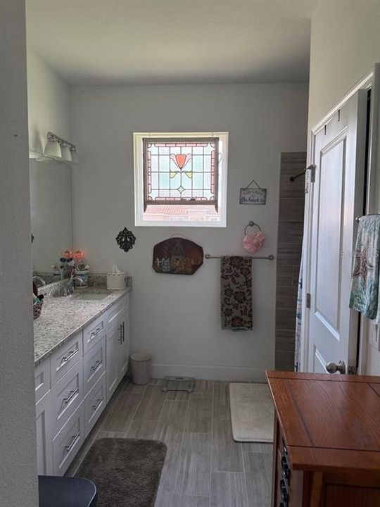 For Rent: $1,800 (4 beds, 2 baths, 1682 Square Feet)