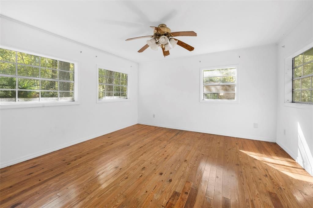 На продажу: $399,900 (5 спален, 3 ванн, 2278 Квадратных фут)