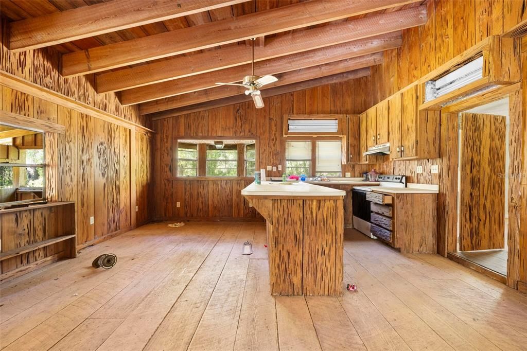 На продажу: $399,900 (5 спален, 3 ванн, 2278 Квадратных фут)