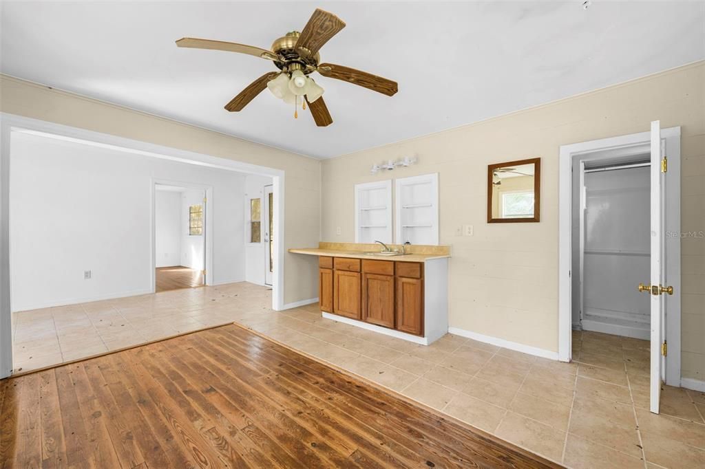 На продажу: $399,900 (5 спален, 3 ванн, 2278 Квадратных фут)