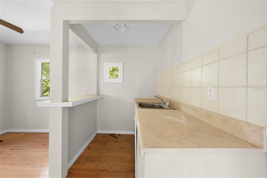 На продажу: $399,900 (5 спален, 3 ванн, 2278 Квадратных фут)