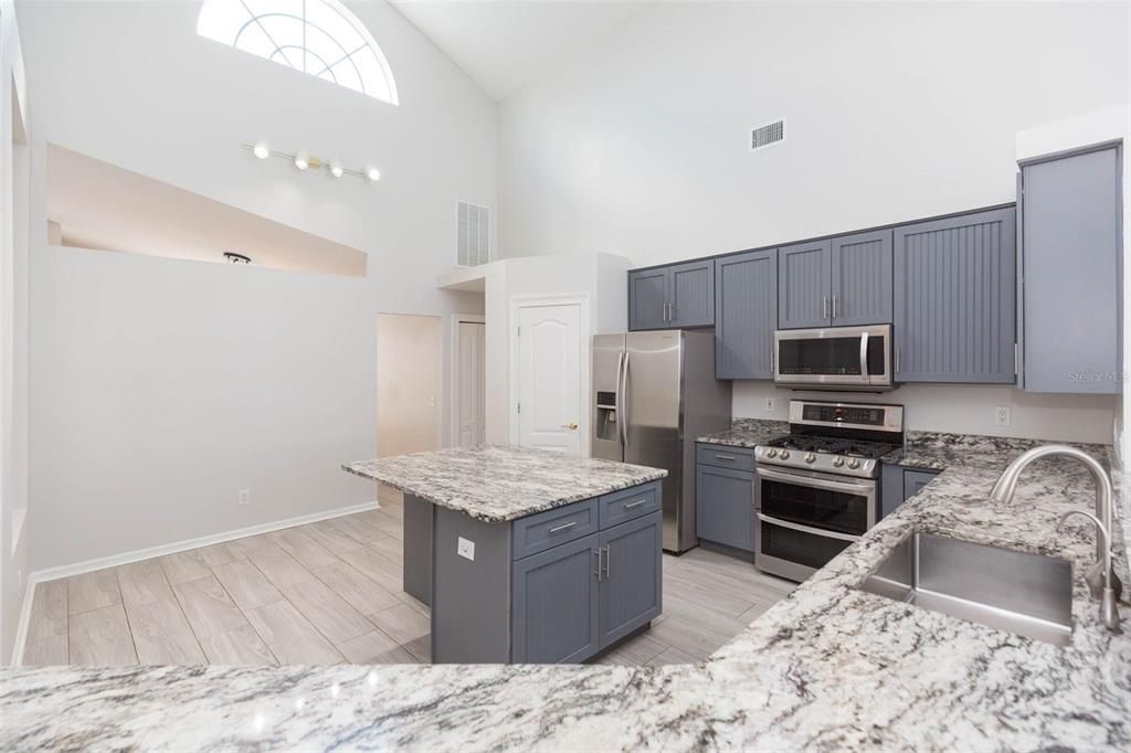 Activo con contrato: $539,900 (4 camas, 3 baños, 2573 Pies cuadrados)