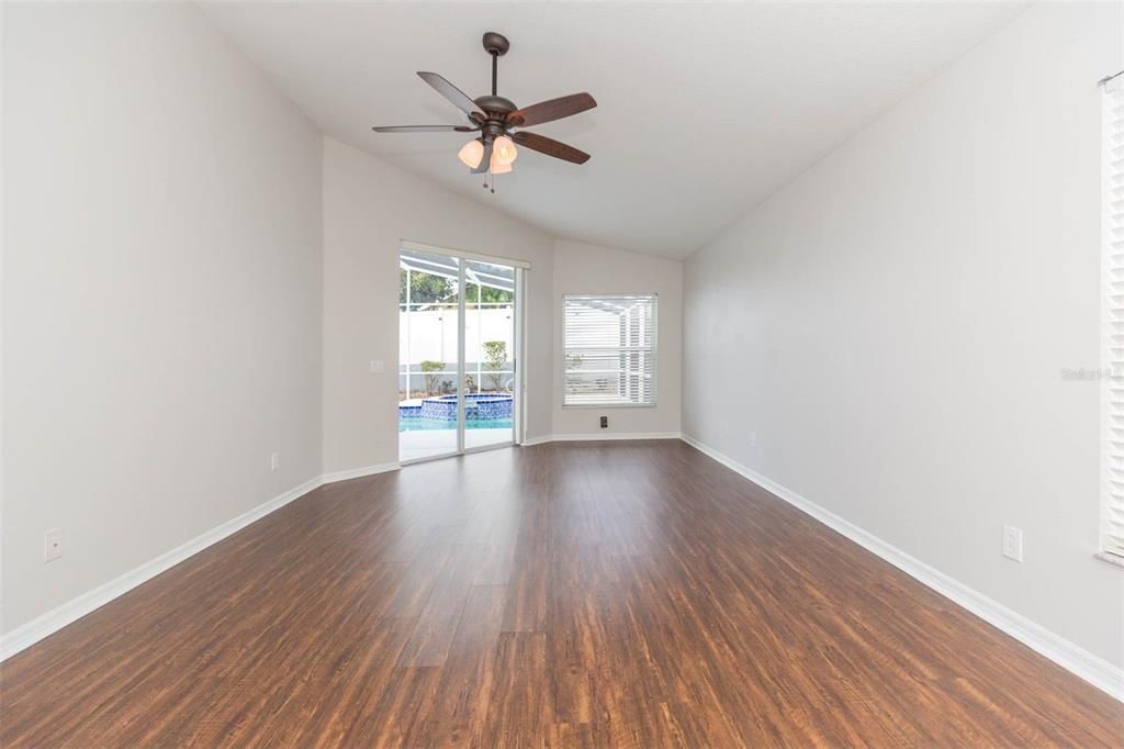 Activo con contrato: $539,900 (4 camas, 3 baños, 2573 Pies cuadrados)