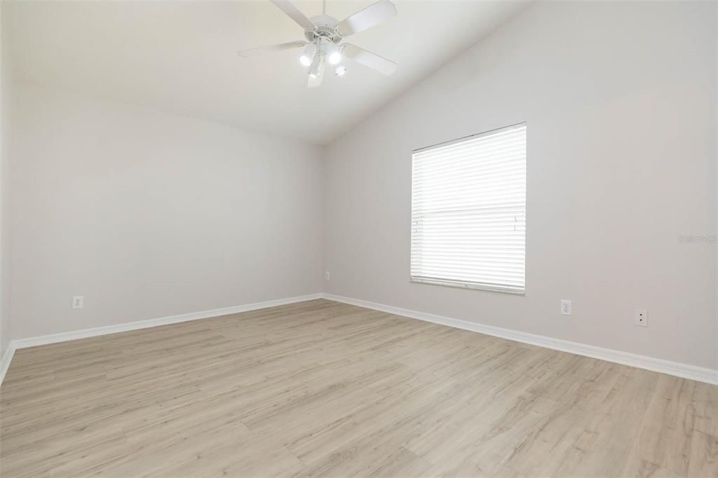 Activo con contrato: $539,900 (4 camas, 3 baños, 2573 Pies cuadrados)