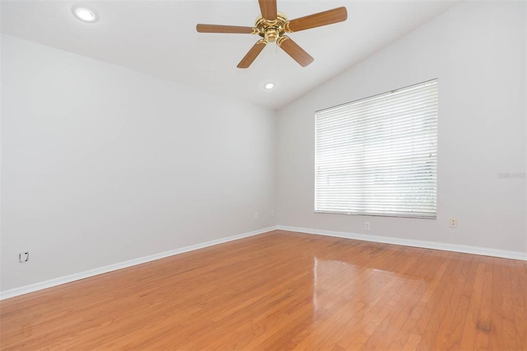 Activo con contrato: $539,900 (4 camas, 3 baños, 2573 Pies cuadrados)