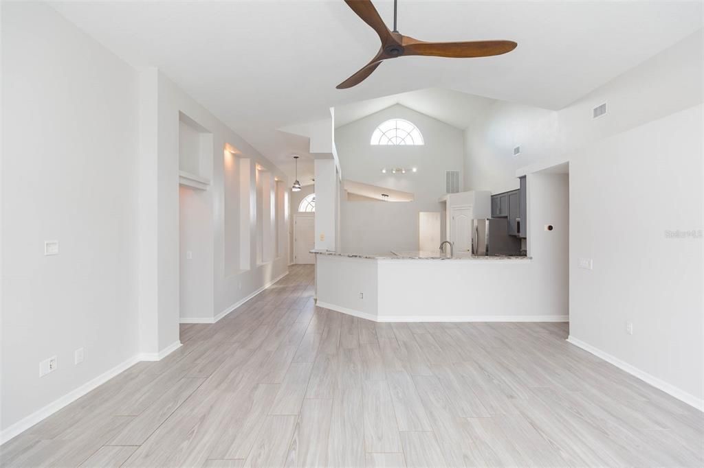 Activo con contrato: $539,900 (4 camas, 3 baños, 2573 Pies cuadrados)