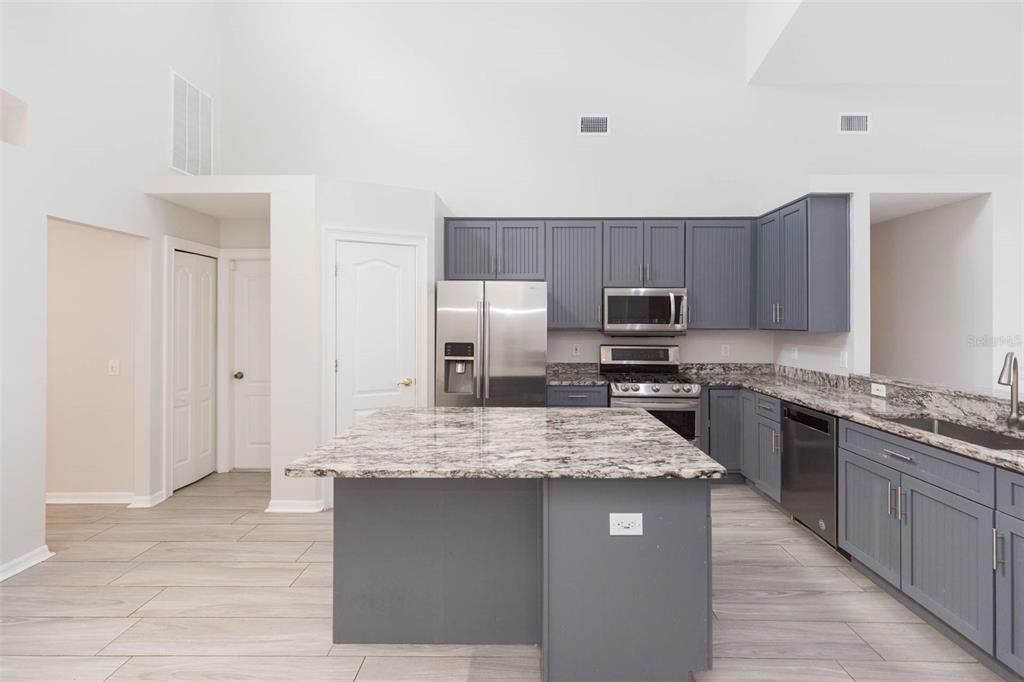 Activo con contrato: $539,900 (4 camas, 3 baños, 2573 Pies cuadrados)