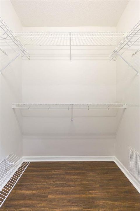 Activo con contrato: $539,900 (4 camas, 3 baños, 2573 Pies cuadrados)