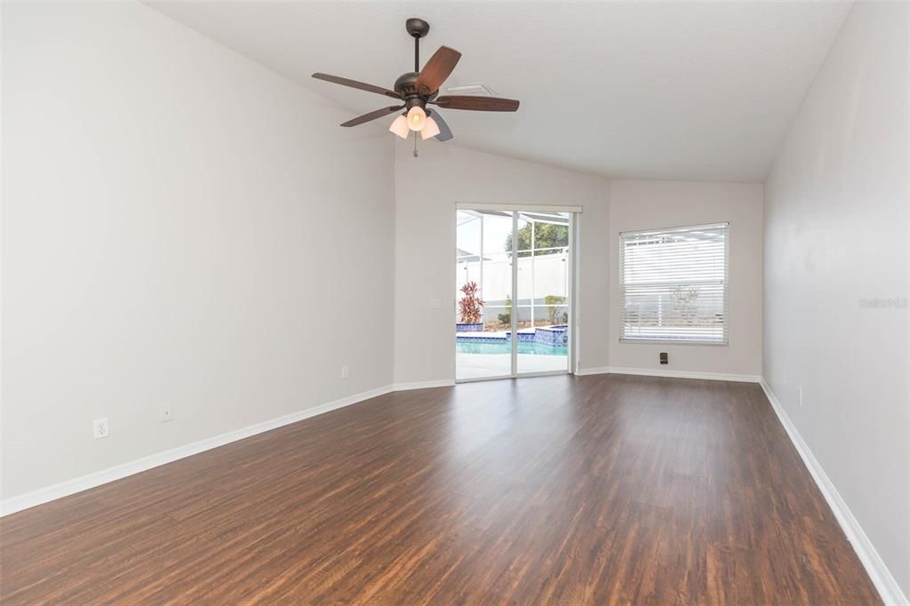 Activo con contrato: $539,900 (4 camas, 3 baños, 2573 Pies cuadrados)