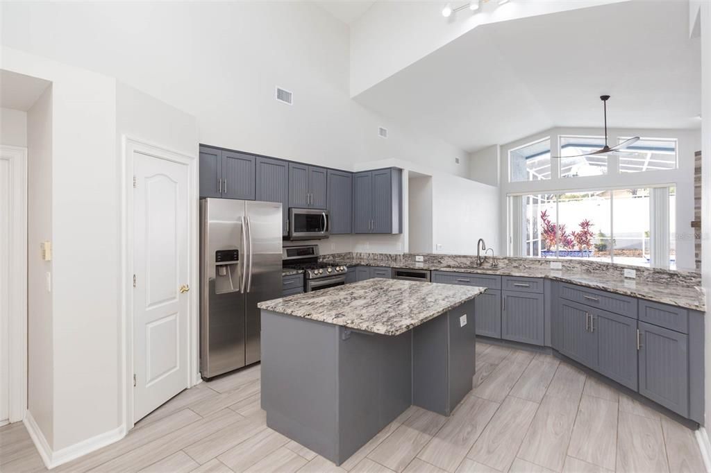 Activo con contrato: $539,900 (4 camas, 3 baños, 2573 Pies cuadrados)