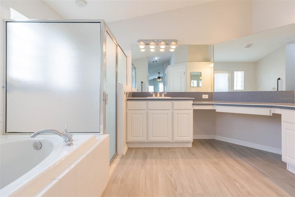 Activo con contrato: $539,900 (4 camas, 3 baños, 2573 Pies cuadrados)