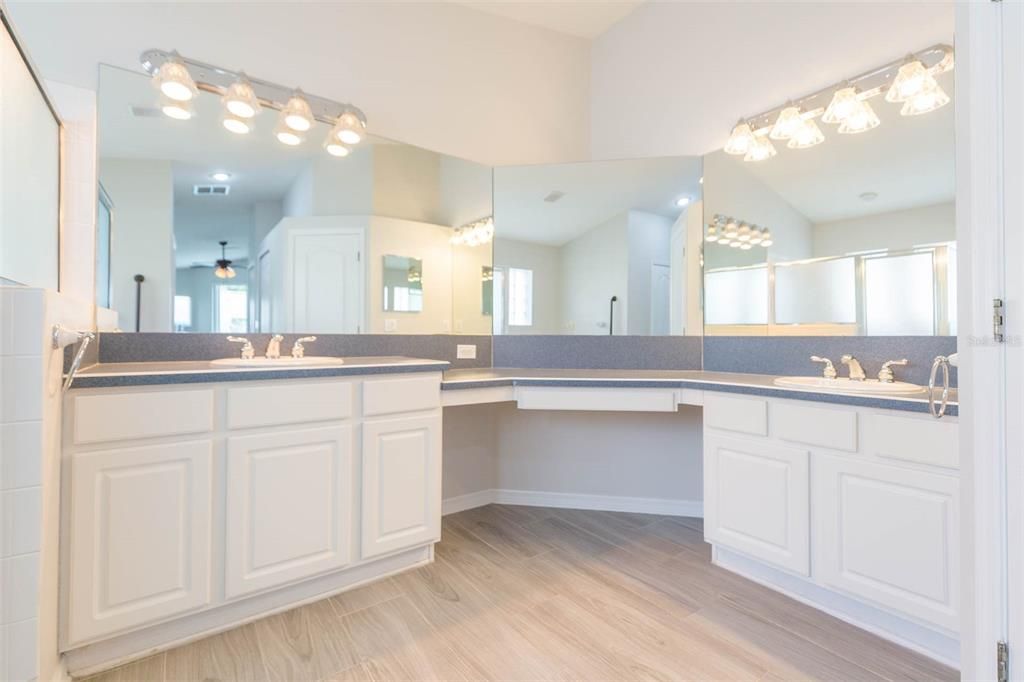 Activo con contrato: $539,900 (4 camas, 3 baños, 2573 Pies cuadrados)