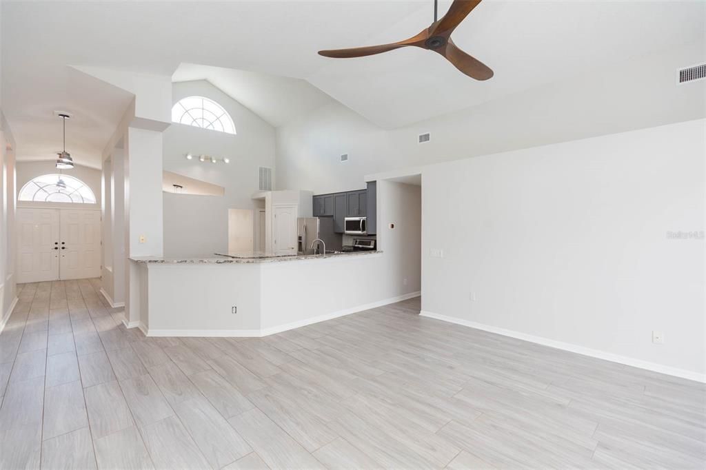 Activo con contrato: $539,900 (4 camas, 3 baños, 2573 Pies cuadrados)