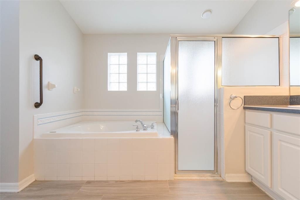 Activo con contrato: $539,900 (4 camas, 3 baños, 2573 Pies cuadrados)