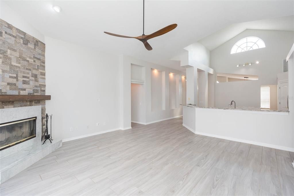 Activo con contrato: $539,900 (4 camas, 3 baños, 2573 Pies cuadrados)