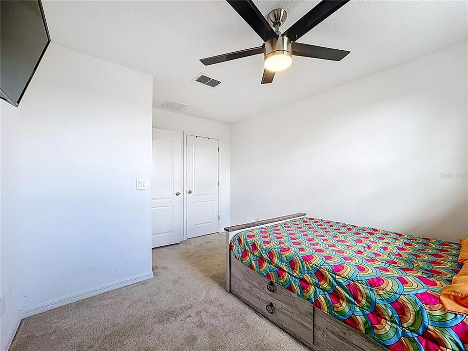 For Sale: $340,000 (3 beds, 2 baths, 1609 Square Feet)