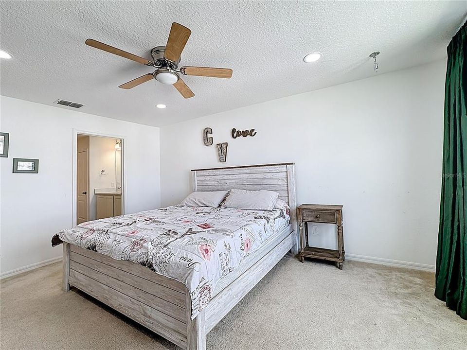 For Sale: $340,000 (3 beds, 2 baths, 1609 Square Feet)