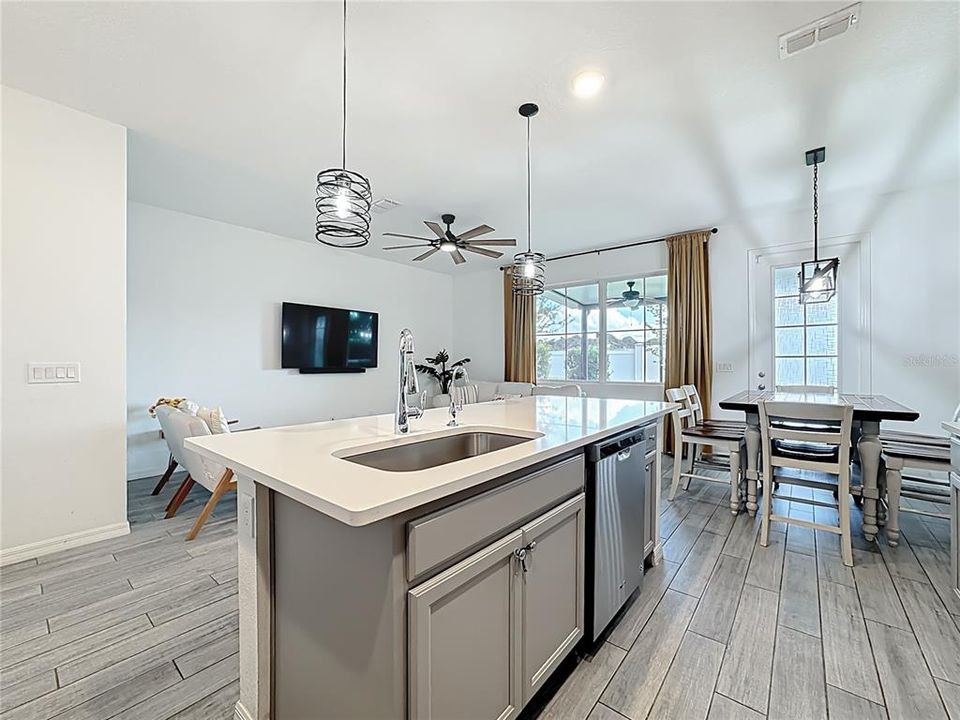 For Sale: $340,000 (3 beds, 2 baths, 1609 Square Feet)