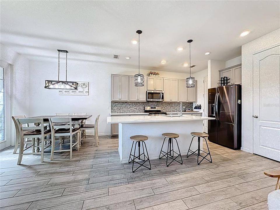 For Sale: $340,000 (3 beds, 2 baths, 1609 Square Feet)