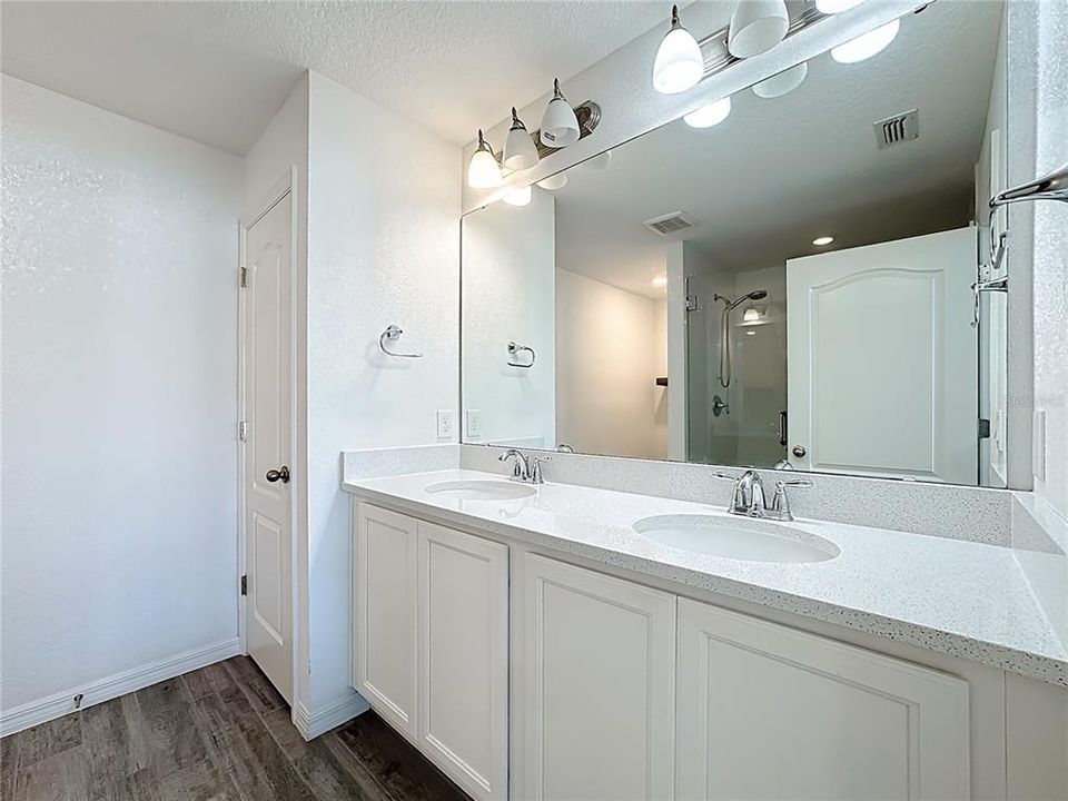 For Sale: $340,000 (3 beds, 2 baths, 1609 Square Feet)