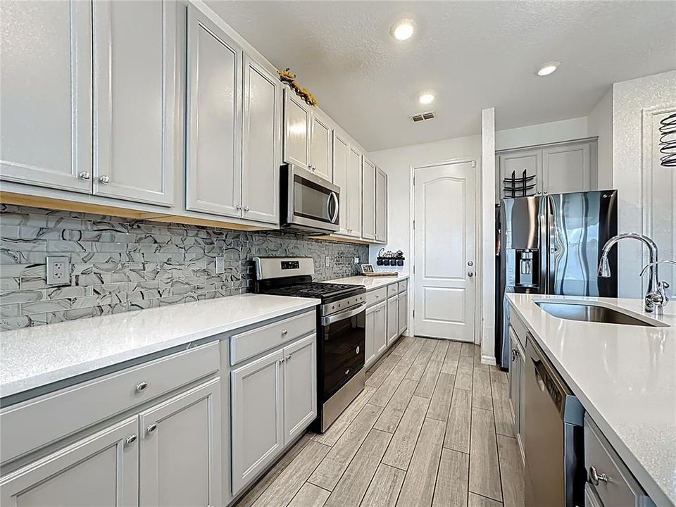 For Sale: $340,000 (3 beds, 2 baths, 1609 Square Feet)